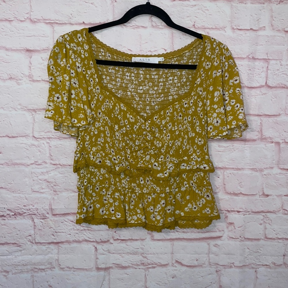ASTR “mustard daisy” large crop top